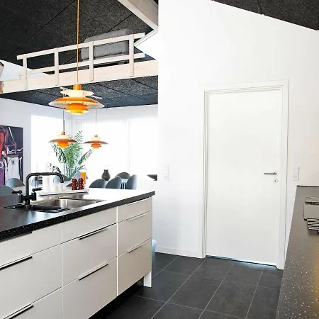 10 Person In Feriehus Brovst