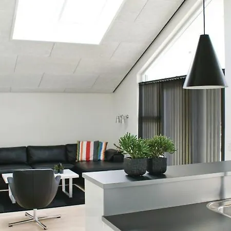 10 Person In Brovst-by Traum *